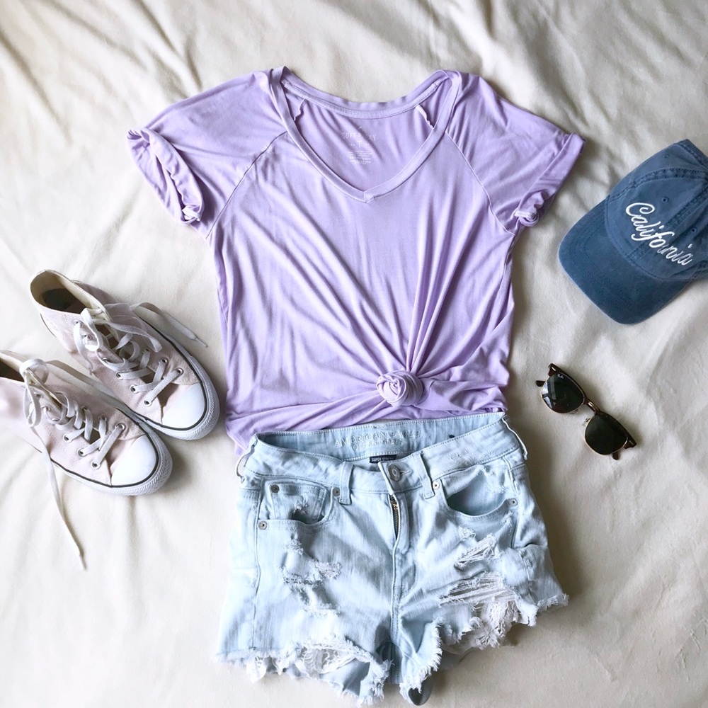 Soft and sexy American Eagle purple tshirt